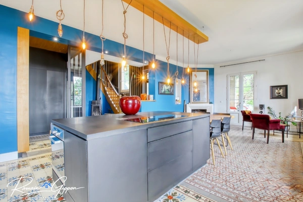 MAISON DE PRESTIGE SUR LES HAUTEURS DE NANCY – Parc arboré, vue exceptionnelle, piscine et jacuzzi – 10 pièces 298m2 NANCY (54)
