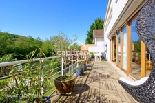 Architect-designed house, 7 rooms, 220m2 - view of and access to the Moselle river via private pontoon - LIVERDUN (54)