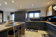 LIVERDUN – MAISON SEMI PLAIN-PIED - 168 M² – 4 CHAMBRES – PISCINE CHAUFFÉE – GARAGE DOUBLE