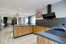 SOUS-OFFRE ACCEPTÉE : Maison jumelée rénovée - 5 pièces 139m² centre-ville LIVERDUN (54)