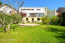 Architect-designed house, 7 rooms, 220m2 - view of and access to the Moselle river via private pontoon - LIVERDUN (54)