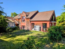 Maison familiale atypique - DPE C - vaste terrain arboré