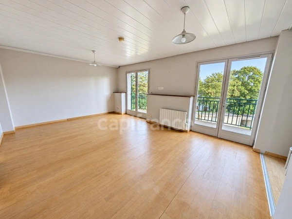 F3 de 72 m² à Corbeil-Essonnes, balcon, cave, RER D