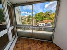 Appartement F2 avec loggia et parking - proche commerces et gare