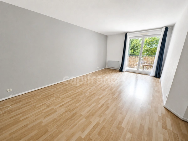 Corbeil-Essonnes – F3 lumineux avec balcon, parking et résidence arborée