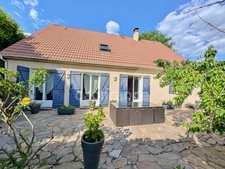 Maison familiale de caractère – 220 m² habitables – 6 chambres – jardin de 880 m² – terrasse plein sud – double garage