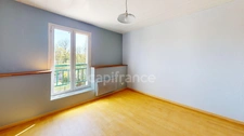 F3 de 72 m² à Corbeil-Essonnes, balcon, cave, RER D
