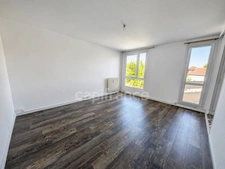 Appartement F3 avec loggia et parking - proche commerces et gare