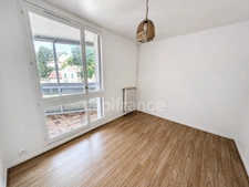 Appartement F2 avec loggia et parking - proche commerces et gare