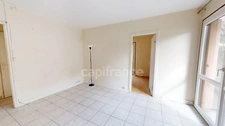 3 pièces 58 m² avec balcon et cave, proche gare.