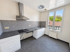 F3 de 72 m² à Corbeil-Essonnes, balcon, cave, RER D