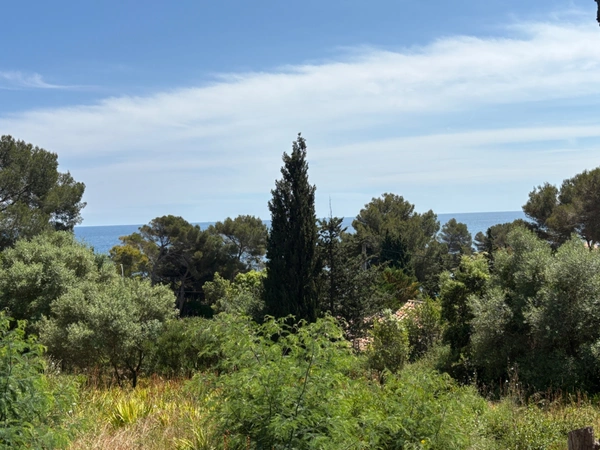 Dpt Var (83), à vendre LES ISSAMBRES maison P7   