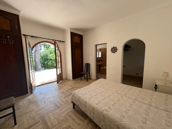 Dpt Var (83), à vendre LES ISSAMBRES maison P7   