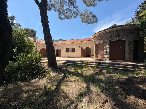 Dpt Var (83), à vendre LES ISSAMBRES maison P7   