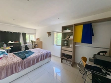 Maison de plus de 150 m² avec grand jardin arboré – Enorme potentiel – Fréjus