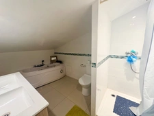 Maison de plus de 150 m² avec grand jardin arboré – Enorme potentiel – Fréjus