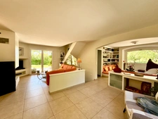 Dpt Var (83), à vendre FREJUS Tour de mare, maison P6 de 156 m² - Terrain de 1790 m² 