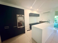 Maison de plus de 150 m² avec grand jardin arboré – Enorme potentiel – Fréjus