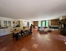 Magnifique maison en pierre de caractère avec annexes à Fayence (175 m² habitables + 126m2 de dépendances) (83)