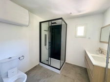 Charmante maisonnette de 35 m² et T3 de 70m2 avec jardin arboré de 650 m² – Fréjus
