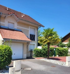 A louer ST PIERRE EN FAUCIGNY, Maison individuelle meublée 3 chambres avec jardin et parkings – Quartier calme