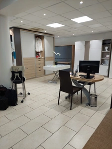 Dpt Haute Savoie (74), à vendre SAINT JULIEN EN GENEVOIS Local commercial de 90m²