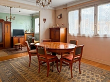 Belle opportunité dans un secteur prisé : maison familiale de 6 pièces à fort potentiel.