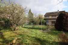 Belle opportunité dans un secteur prisé : maison familiale de 6 pièces à fort potentiel.