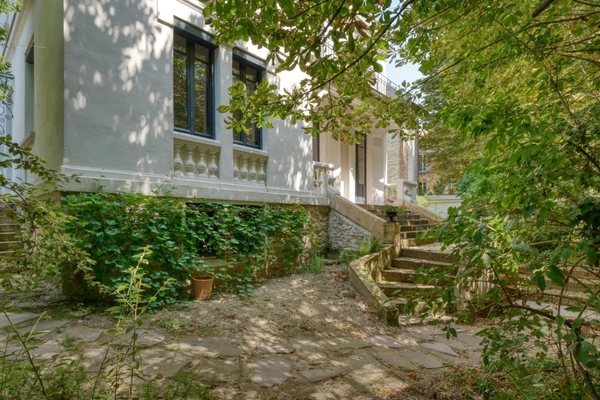 VILLA D'EXCEPTION DE 8 PIECES – UN JOYAU DU PATRIMOINE OVILLOIS