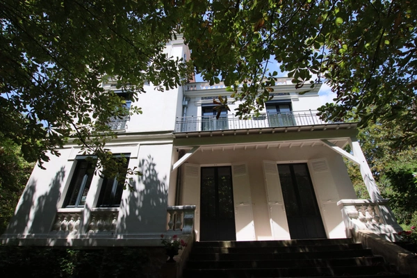 VILLA D'EXCEPTION DE 8 PIECES – UN JOYAU DU PATRIMOINE OVILLOIS