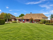 EXCLUSIVITÉ – Magnifique maison bressane de prestige entièrement rénovée – 214 m² – Terrain de 2 600 m²