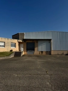 Locaux industriels de 488 m² à louer (38)