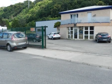 Dpt Isère (38), CROLLES local d'activité 315 m² avec cour fermée. 
