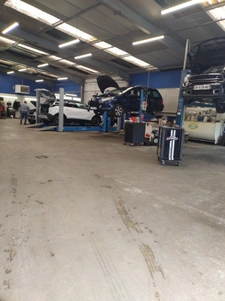 Dpt Savoie (73), à vendre CHALLES LES EAUX Garage automobiles