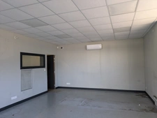 Dpt Isère (38), CROLLES local d'activité 315 m² avec cour fermée. 