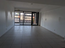 Dpt Isère (38), à louer BOURGOIN JALLIEU Local commercial 75 m² (ou 45 m²)