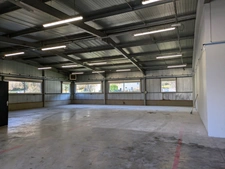 Dpt Isère (38), CROLLES local d'activité 315 m² avec cour fermée. 
