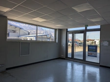 Dpt Isère (38), CROLLES local d'activité 315 m² avec cour fermée. 