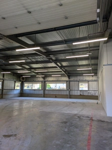 Dpt Isère (38), CROLLES local d'activité 315 m² avec cour fermée. 