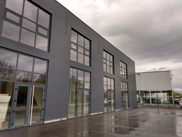 Local commercial à louer proche de CHAMBERY (73)380 m²