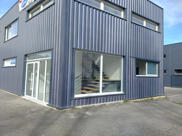 Dpt Savoie (73), à louer VOGLANS Bureau  185 m²