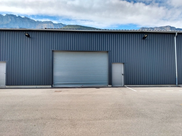Local/bureau à louer SAINT VINCENT DE MERCUZE (38) 610 m²