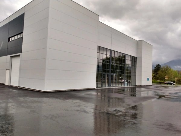 Local commercial à louer proche de CHAMBERY (73)576 m²