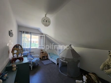 CESSIEU – EN EXCLUSIVITÉ – Maison familiale avec 4 chambres, sous-sol complet et espace détente