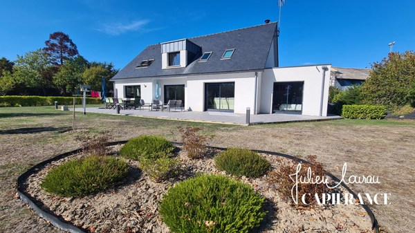 Maison à vendre 6 pièces - 178 m2 - 2000 m2 de Terrain - Centre Ville de Névez (29)