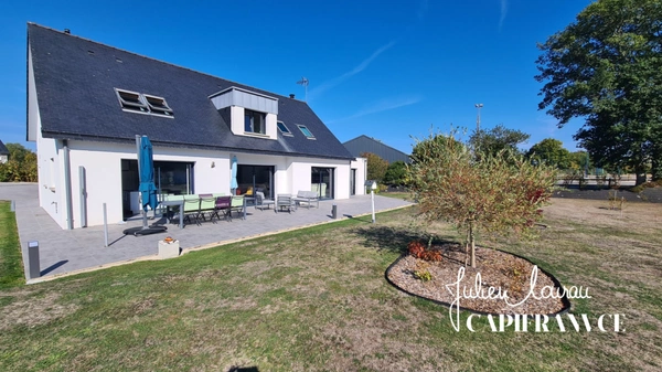 Maison à vendre 6 pièces - 178 m2 - 2000 m2 de Terrain - Centre Ville de Névez (29)