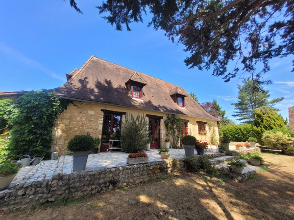 Propriete à vendre 15 pièces LA DOUZE (24)