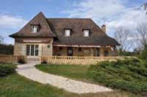Propriete à vendre 14 pièces LE BUGUE (24)