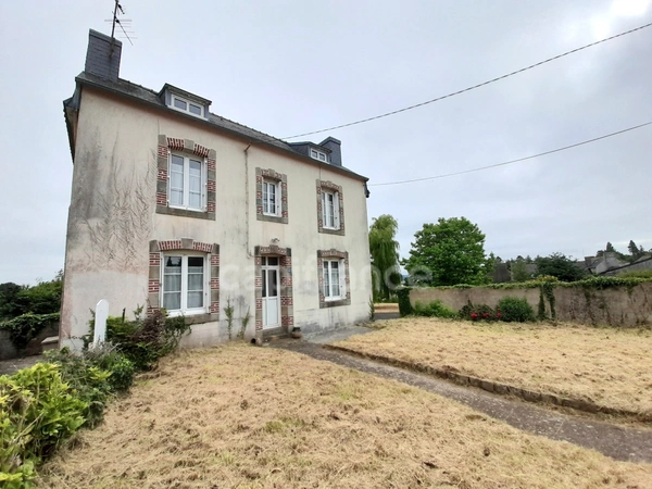 Maison à vendre 4 pièces QUEMENEVEN (29)- Surface habitable 120 m2 sur 3 niveaux- Combles aménageables- Terrain de 2551 m2- 