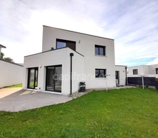 Maison à vendre Quimper (29000) surface habitable de 132.3 m2- 6 pièces - 5 chambres - 1 garage- terrain de 510 m2 